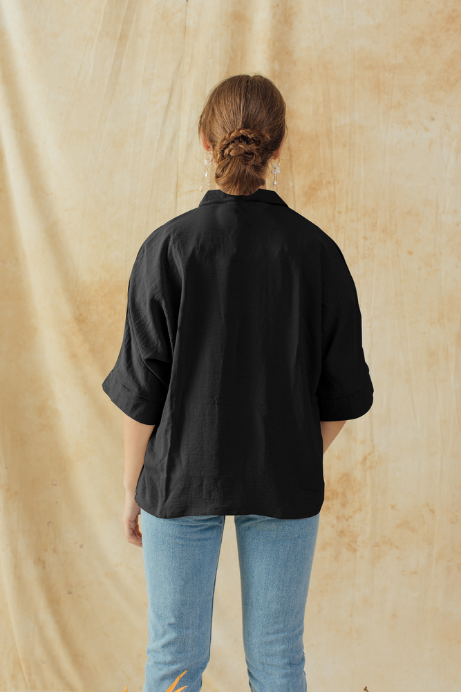 
            
                Load image into Gallery viewer, Estrella Cardigan in Black
            
        