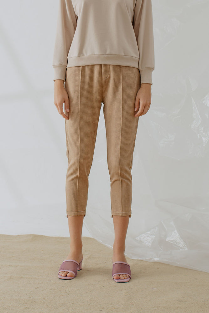 
            
                Load image into Gallery viewer, Nadine Pants in Brown
            
        