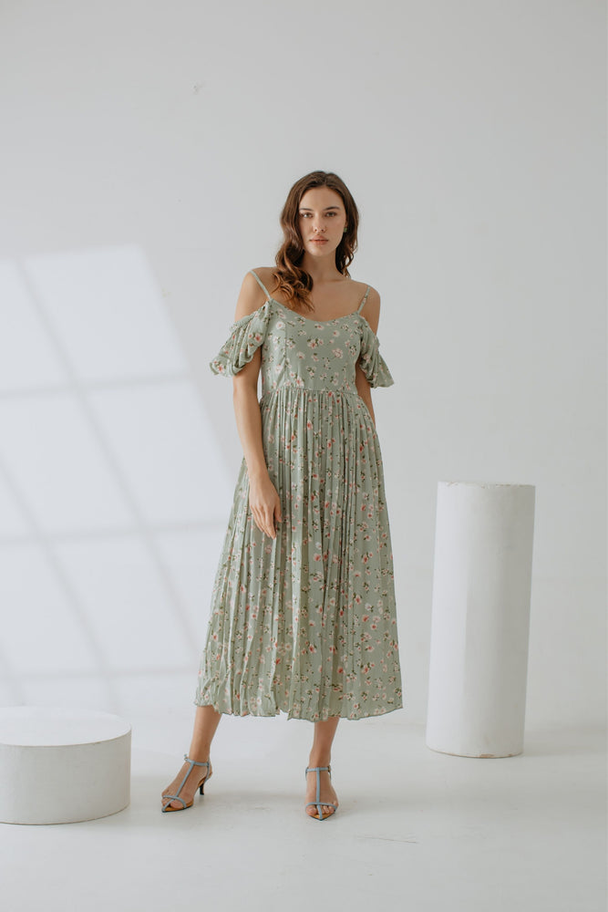 
            
                Load image into Gallery viewer, Zuria Dress In Green
            
        