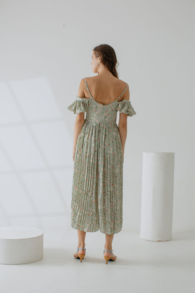 
            
                Load image into Gallery viewer, Zuria Dress In Green
            
        