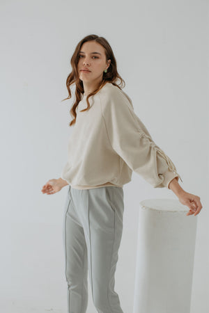 
            
                Load image into Gallery viewer, Monica Sweatshirt In Creme
            
        