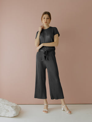 
            
                Load image into Gallery viewer, Velery Pleats Jumpsuit in Black
            
        
