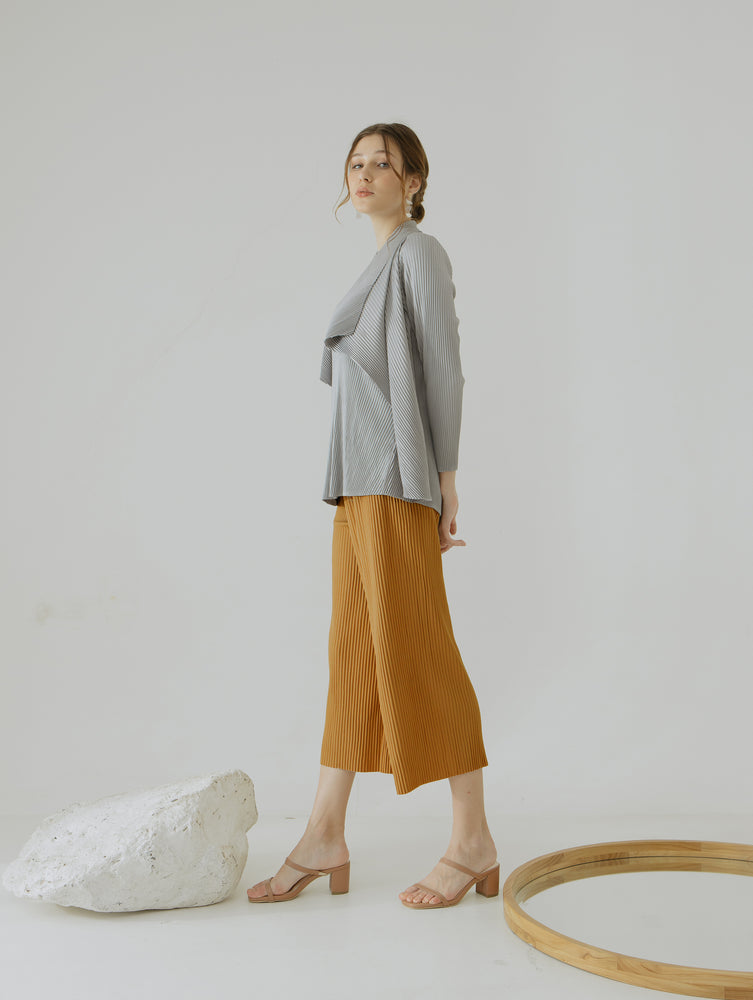 
            
                Load image into Gallery viewer, Ayna Mustard Pleats Cullote
            
        