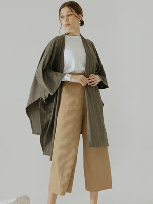 
            
                Load image into Gallery viewer, Zenn Olive Batwing Outer
            
        